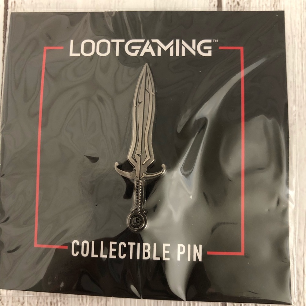 LOOT GAMING COLLECTIBLE PIN
